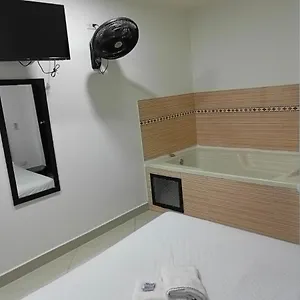  Hotel Universo Plaza